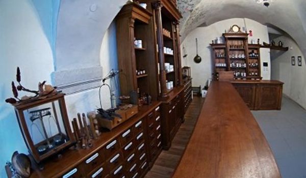 Going. | Wystawa "Sala Ekspedycyjna Zabytkowej Apteki" - Muzeum Farmacji - Dom Śląskiego Aptekarza