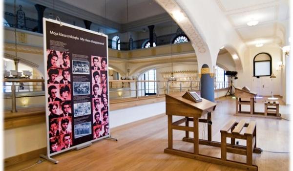 Going. | Wystawa "Historia Odzyskana. Życie Żydów We Wrocławiu I Na Dolnym Śląsku" - Synagoga pod Białym Bocianem