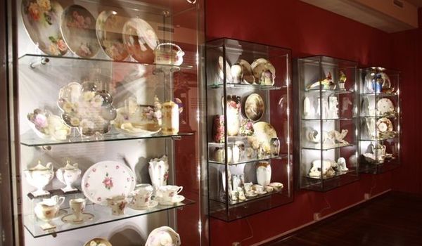 Going. | Wystawa "Porcelana Tułowicka - Dar Antoniego Bilońskiego" - Kamienica czynszowa przy ul. św. Wojciecha 9 w Opolu