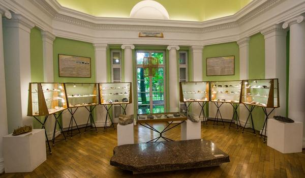 Going. | Kamień w życiu człowieka - Muzeum Ziemi PAN w Warszawie