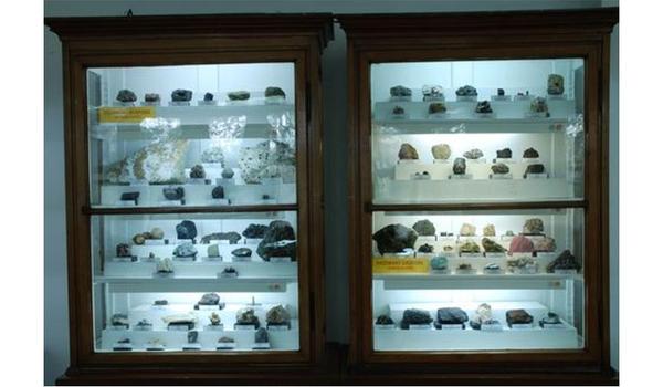Going. | Wystawa "Minerały Świata'" - Muzeum Mineralogiczne Uniwersytetu Wrocławskiego